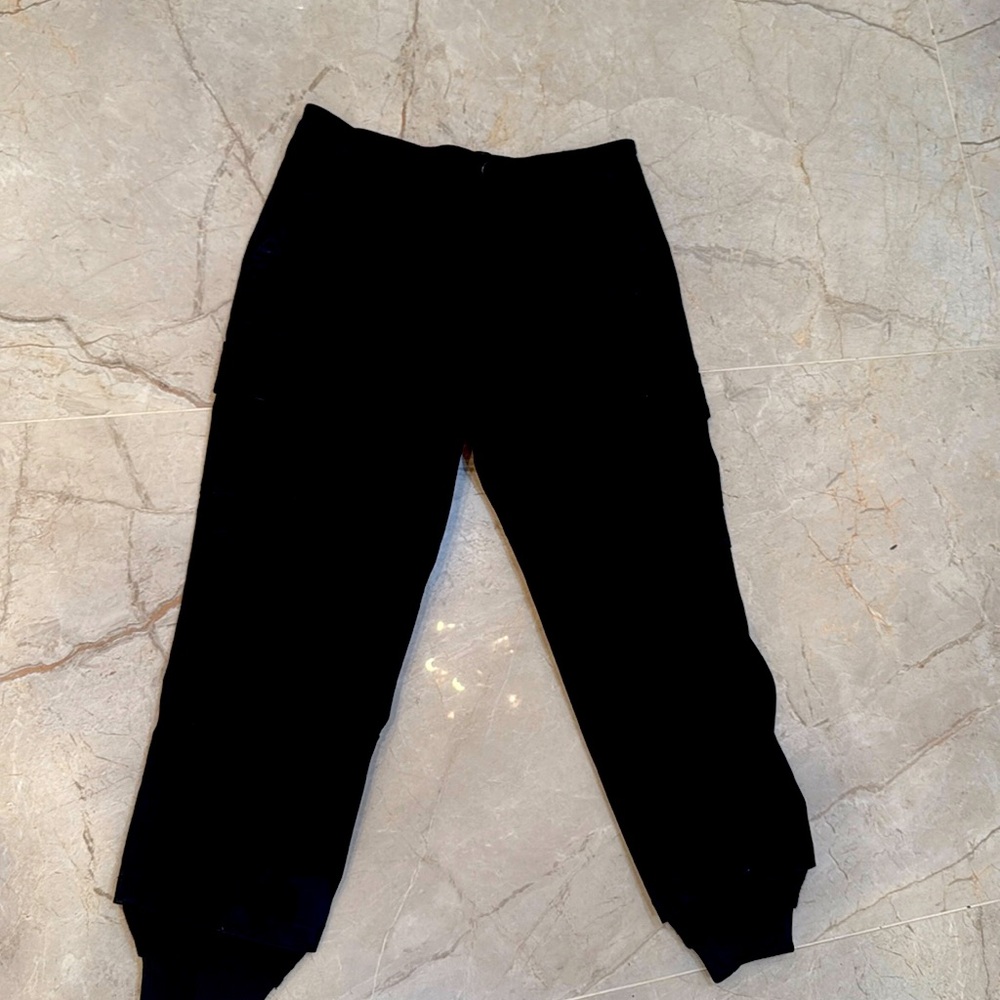 Alice and Olivia capri cargo size 27 gently worn